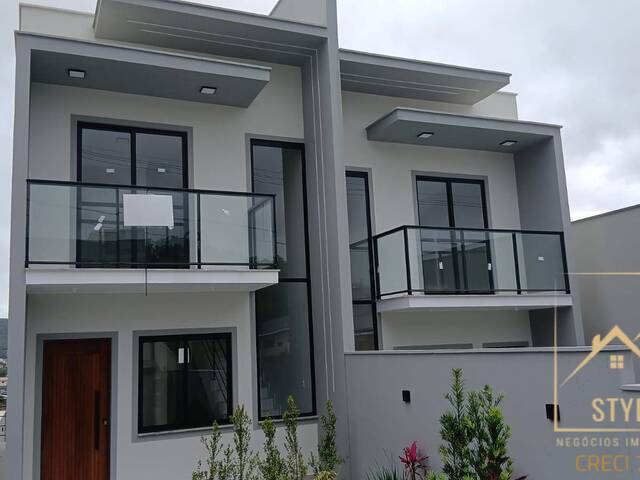 #1203 - Sobrado para Venda em São José - SC - 2