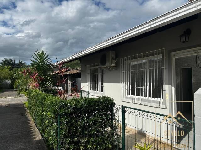 #947 - Casa em condomínio para Venda em São José - SC - 2