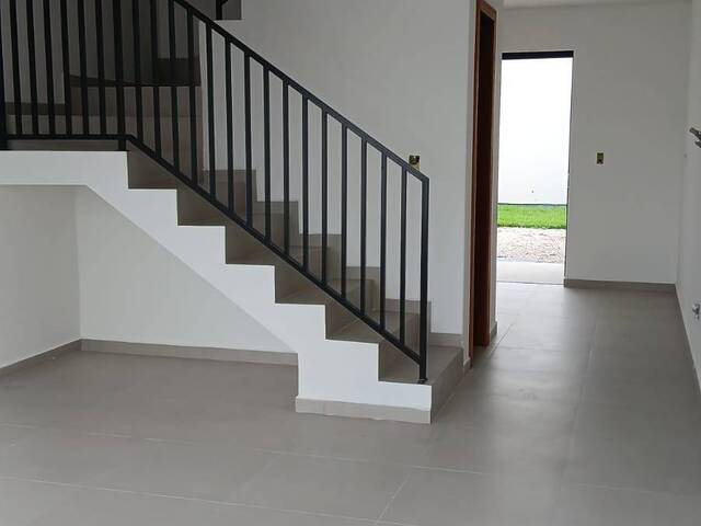 Sobrado para Venda em São José - 4