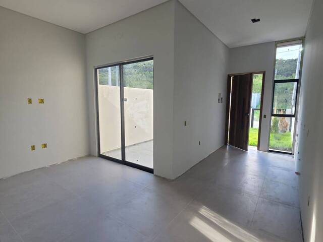 #1305 - Casa para Venda em São José - SC - 2