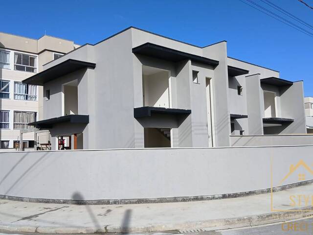 #1366 - Sobrado para Venda em São José - SC - 2