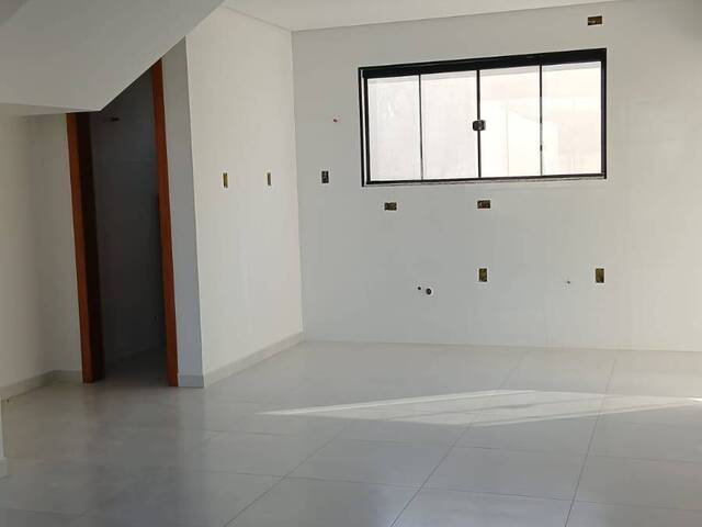 Sobrado para Venda em São José - 4