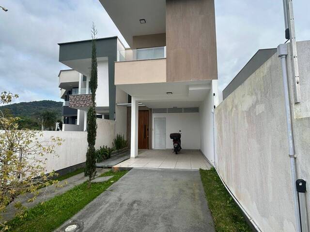 #1471 - Sobrado para Venda em São José - SC - 2