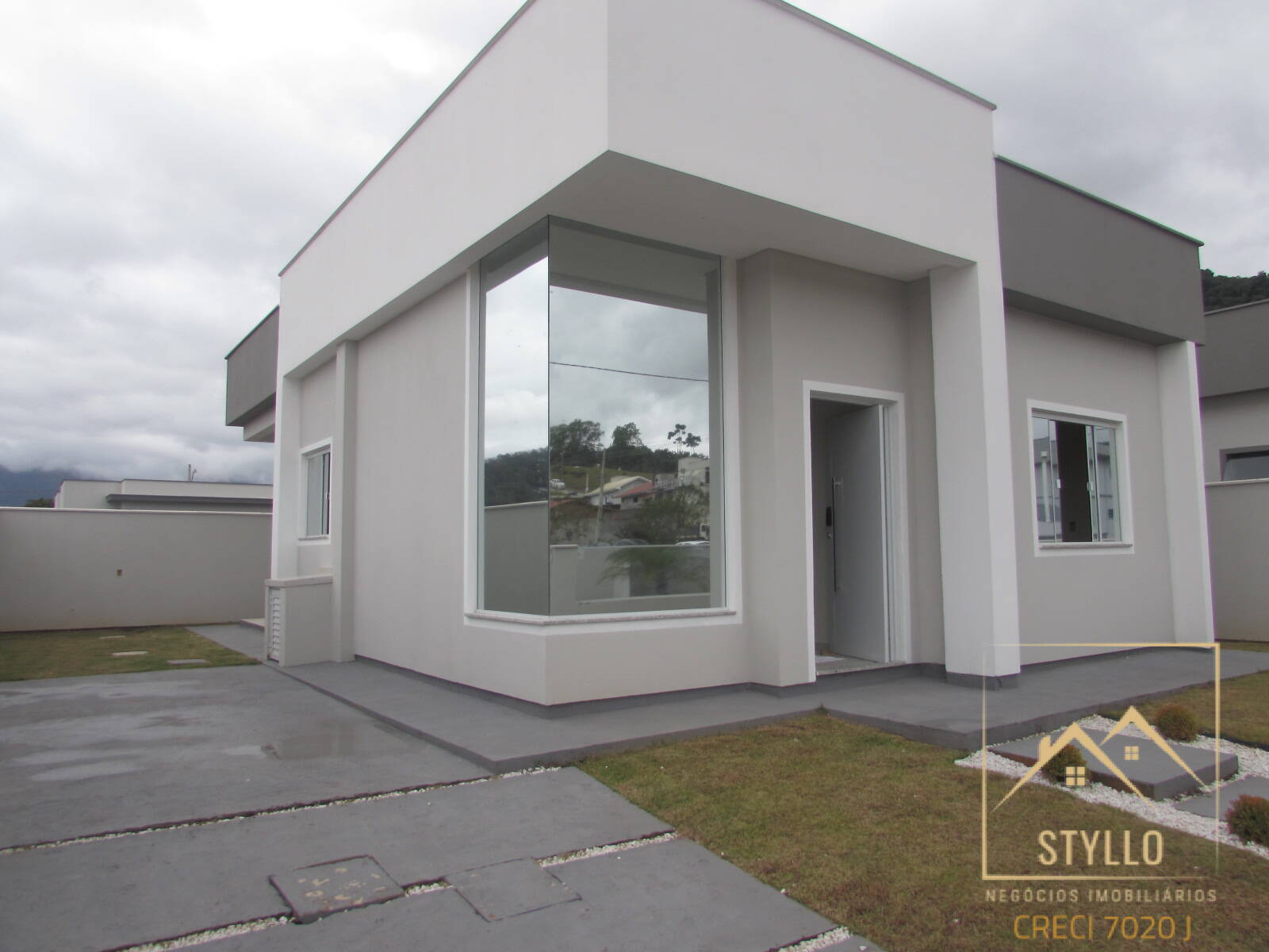 Casa à venda com 3 quartos, 81m² - Foto 2